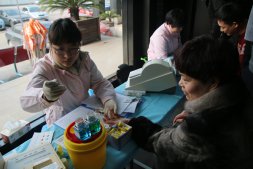 公司組織員工開展“獻(xiàn)血獻(xiàn)愛心”活動